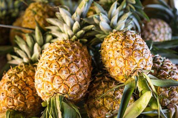 Lợi và hại khi ăn quả dứa